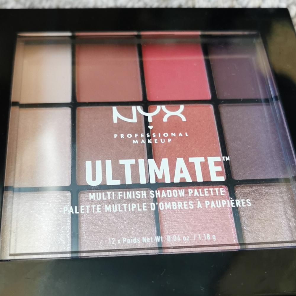 NYX eye shadow palette